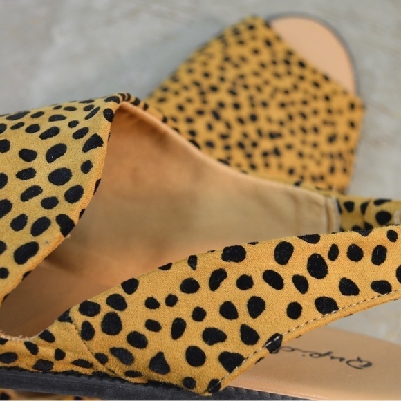 NWOT Qupid Cheetah Print Faux Suede Open Toe Flat Sling Back Sandals, Size 9 - Picture 4 of 9